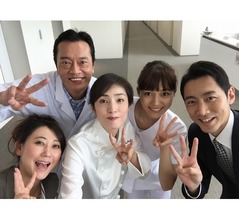 &ldquo;天海組&rdquo;豪華俳優陣が自撮りスリーピース