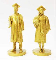 &ldquo;東大生フィギュア&rdquo;のお守り、現役＆一浪合格者がモデルとして協力。