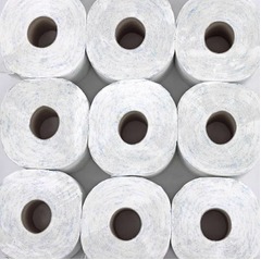 償いのトイレットペーパー80個、&ldquo;卒業生&rdquo;名乗る人物が大学に贈る。