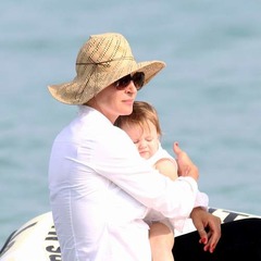 ユマ・サーマンの娘巡り裁判に、元婚約者が養育権求めて提訴と報道。