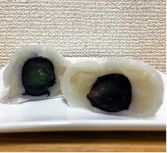 【食レポ】ローソン「ナガノパープルの大福」