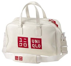 ユニクロの大胆バッグに反響、日本イメージのカラーに大きなロゴ。