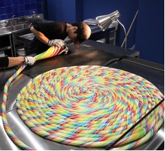 世界最大&ldquo;棒付きペロペロキャンディ&rdquo;作り、挑戦失敗