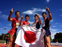 &ldquo;百獣の王&rdquo;武井壮が金メダル、世界マスターズ陸上の4&times;100mリレーで。