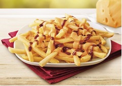 マックが新たなサイドメニュー、フライポテトにBBQ＆チーズソース。