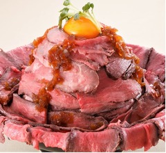 &ldquo;1ポンド&rdquo;のメガローストビーフ丼