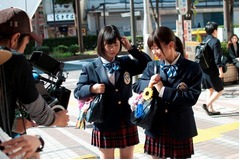 誤用される「脱臭炭」の新CM、藤田玲＆上杉周大が歌で&ldquo;使い方&rdquo;伝える。