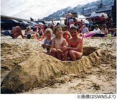 20年前の写真に偶然婚約者の姿、&ldquo;運命&rdquo;で結ばれていたカップル。