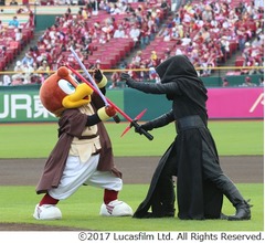 楽天イーグルスのクラッチ、ライトセーバーで戦う