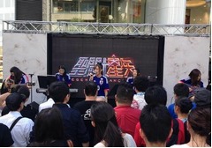 渋谷に響く「セイントセイヤ」、ガールズバンド・Cyntiaらコスモ燃やす。