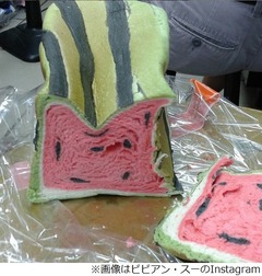 &ldquo;四角いスイカ&rdquo;本当は食パン、台湾のベーカリーで大ヒット中。