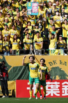 喜ぶ津久井　Ｊリーグ