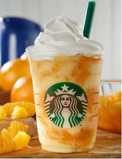 オレンジ3種使うフラペチーノ、果肉感を贅沢に味わえるジューシーさ。