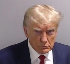 ドナルド・トランプ前大統領、SNSに&ldquo;マグショット&rdquo;投稿