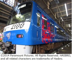 京急にオプティマス司令官号、「トランスフォーマー」新作公開記念で。