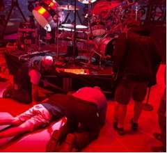 ジャーニーの演奏中に出火、ライブが中止に&hellip;「文字通り燃えていた」