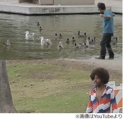 &ldquo;池の上を歩く男&rdquo;に驚く人々、遠目から眺めたり携帯で撮影したり。