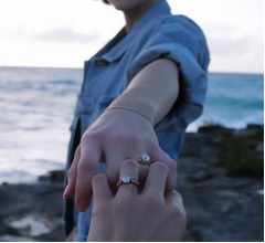 クロエ・グレース・モレッツが婚約発表「最高にハッピーな新年」