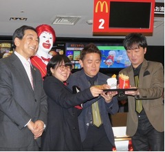 ＋100円でパティ倍の夜マック、最初の客の感想は？