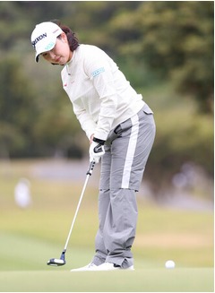 小祝、連日の６０台＝ダイキン女子ゴルフ