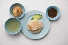 超人気カオマンガイ専門店上陸、タイで一日中行列の有名店が日本1号店。