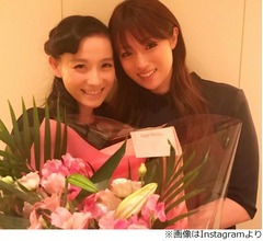 &ldquo;18年来の親友&rdquo;深キョン＆篠原、仲良しな2人