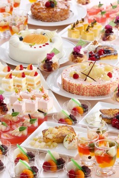 桃と桃のスイーツが食べ放題、木・金の夜限定で「ピーチフェア」。