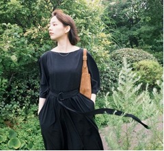 のん、&ldquo;休日ブラックコーデ&rdquo;で佇む姿に「めっちゃ素敵」「大人チック」