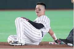 タッチアウトになった牧　野球