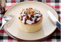 ファミマがふんわりパンケーキ、メレンゲを使用してスフレタイプに。