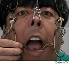 バナナマン日村、プロの鼻フック「痛くない」