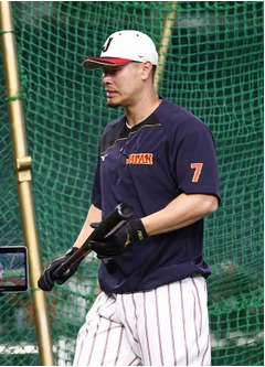 打撃練習に臨む佐藤　野球