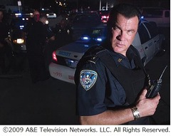 「セガール警察24時」全作放送、DVD日本未発売分も大塚明夫が収録参加。