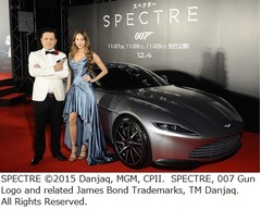 道端ジェシカに有田がニヤけ顔、日本初「TOKYO BOND GIRL COLLECTION」。