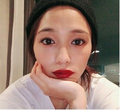 川口春奈の真っ赤なリップにファンうっとり