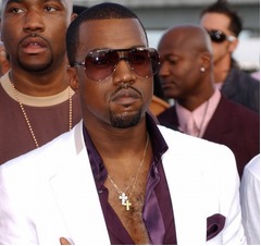 カニエ・ウェストがローマ教皇の&ldquo;売上&rdquo;抜く