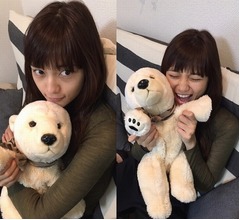 川口春奈の&ldquo;ギュッ&rdquo;にファン嫉妬