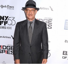 トム・ハンクスが映画会見で別作品ベタ褒め