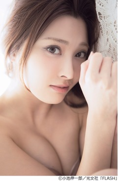 清楚なお天気お姉さんがセクシーグラビア