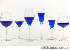 赤でも白でもない&ldquo;青ワイン&rdquo;、スペインの起業家と大学が共同開発。