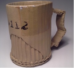 &ldquo;ダンボール&rdquo;のようなマグカップ