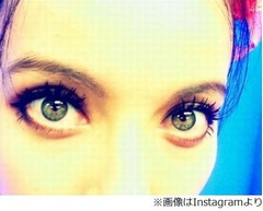 ベッキー&ldquo;カラコン疑惑&rdquo;否定、Twitterで「ほんとうの目です」。