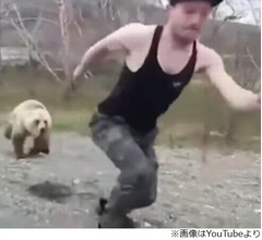 野生のクマに背中を見せたら&hellip;&hellip;