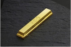 世界一豪華な金のキットカット、金箔で包んだ1本のお値段は2016円。