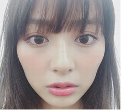 内田理央が盛れるカラコン&ldquo;どアップ&rdquo;ショット