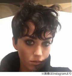 ケイティ・ペリーが髪バッサリ、大胆なイメチェンにファンも絶賛。