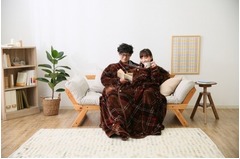 リア充用のカップルで着る毛布、思う存分くっつける嬉しいデザイン。