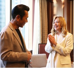 メローニ首相「先生のアートはすばらしいです」、「北斗の拳」原哲夫氏と面会