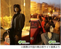 行列に現れた&ldquo;並び屋アニキ&rdquo;、マネキン置いて持ち主は車で寒さしのぐ。