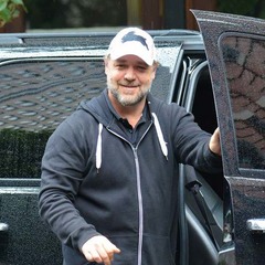 マイケルがR・クロウにイタ電、面識はないのにたびたびかけていた。